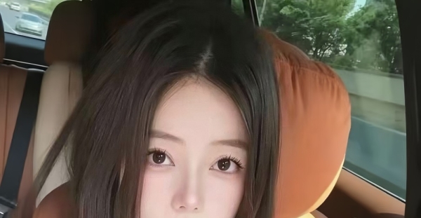福田#米卡卡 逗逼美女一枚 皮肤非常白 C罩杯圆润靓灯 一线粉嫩靓鲍 性格活潑開朗